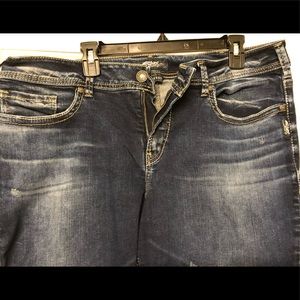 Silver Jeans “Avery” boot cut distressed Capris